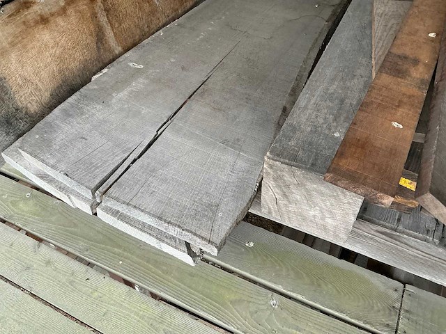Partij diverse balken, planken en schaaldelen - afbeelding 8 van  13