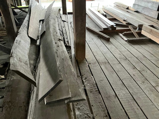 Partij diverse balken, planken en schaaldelen - afbeelding 12 van  13