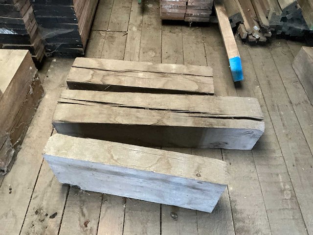 Partij diverse balken, planken en schaaldelen - afbeelding 13 van  13