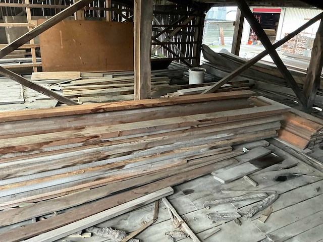 Partij diverse balken, planken en schaaldelen - afbeelding 2 van  8