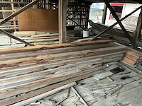 Partij diverse balken, planken en schaaldelen - afbeelding 2 van  8