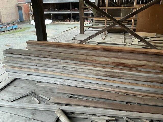 Partij diverse balken, planken en schaaldelen - afbeelding 3 van  8