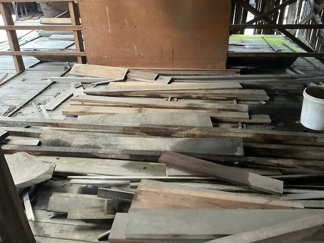 Partij diverse balken, planken en schaaldelen - afbeelding 5 van  8