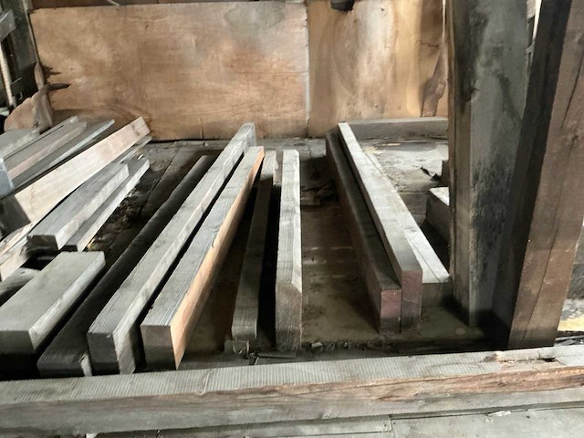 Partij diverse balken, planken en schaaldelen - afbeelding 7 van  8