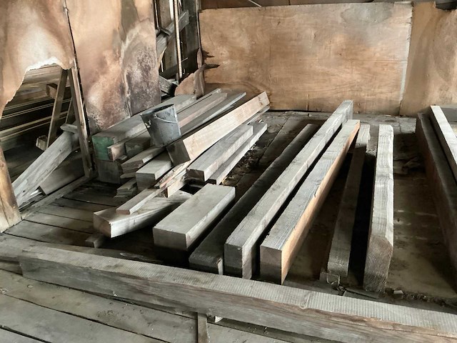 Partij diverse balken, planken en schaaldelen - afbeelding 8 van  8