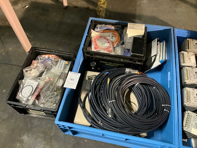 Partij diverse bekabeling - afbeelding 1 van  7