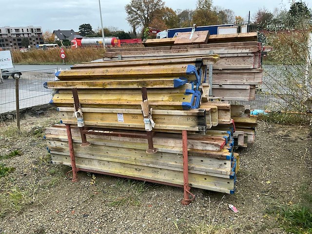 Partij diverse bekistingsbalken - afbeelding 2 van  3
