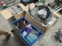 Partij diverse beschermingsmiddelen - afbeelding 1 van  8