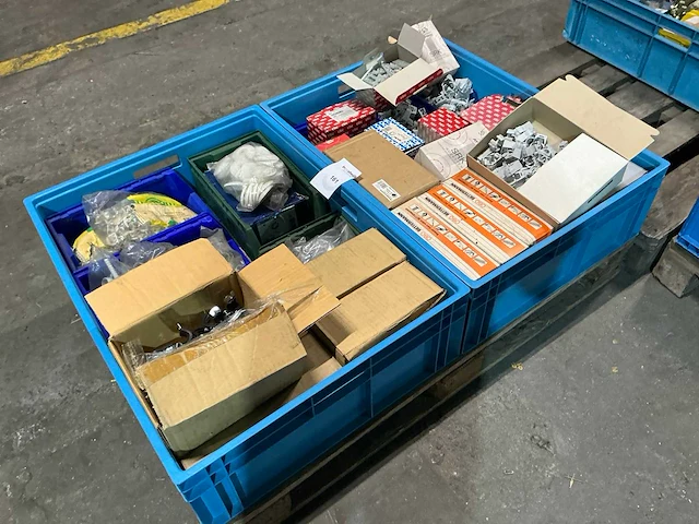 Partij diverse bevestigingsbeugels - afbeelding 2 van  9