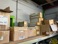 Partij diverse bevestigingsmaterialen en bouwtoebehoren - afbeelding 6 van  63