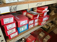 Partij diverse bevestigingsmaterialen en bouwtoebehoren - afbeelding 7 van  63