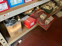 Partij diverse bevestigingsmaterialen en bouwtoebehoren - afbeelding 8 van  63