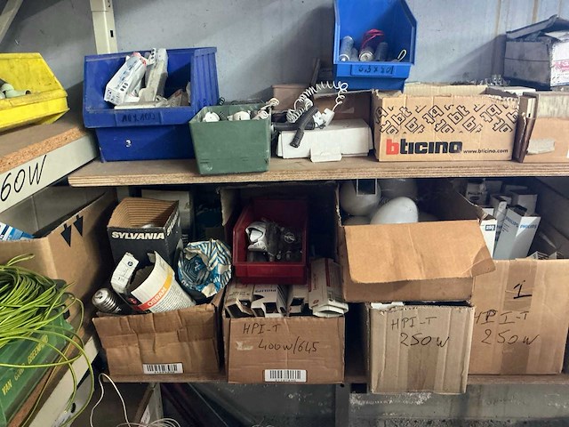 Partij diverse bevestigingsmaterialen en bouwtoebehoren - afbeelding 11 van  63