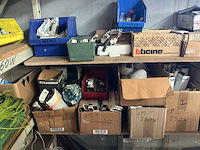 Partij diverse bevestigingsmaterialen en bouwtoebehoren - afbeelding 11 van  63