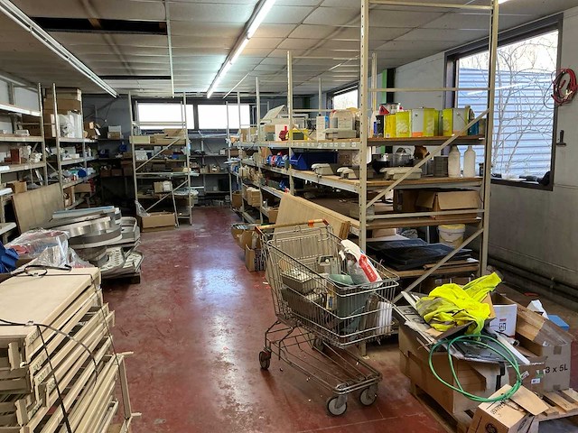 Partij diverse bevestigingsmaterialen en bouwtoebehoren - afbeelding 1 van  63