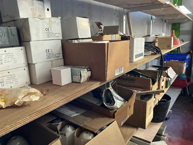 Partij diverse bevestigingsmaterialen en bouwtoebehoren - afbeelding 14 van  63