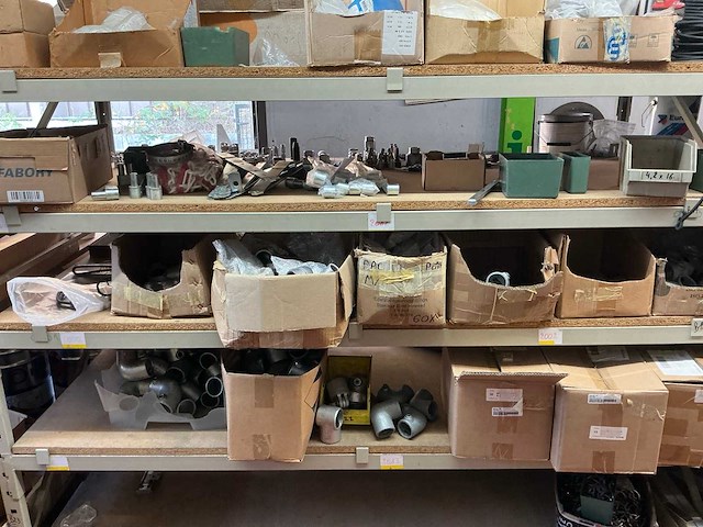 Partij diverse bevestigingsmaterialen en bouwtoebehoren - afbeelding 15 van  63