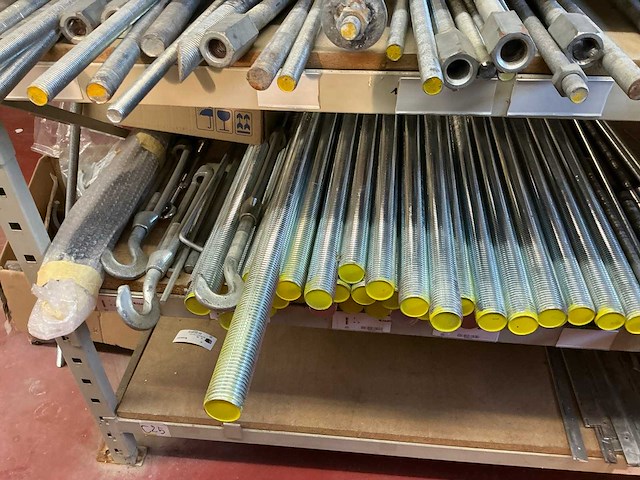 Partij diverse bevestigingsmaterialen en bouwtoebehoren - afbeelding 18 van  63