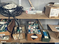 Partij diverse bevestigingsmaterialen en bouwtoebehoren - afbeelding 21 van  63