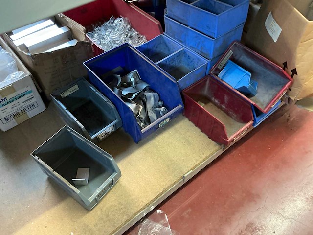 Partij diverse bevestigingsmaterialen en bouwtoebehoren - afbeelding 24 van  63