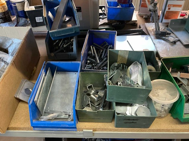 Partij diverse bevestigingsmaterialen en bouwtoebehoren - afbeelding 25 van  63