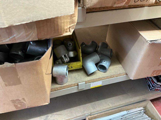 Partij diverse bevestigingsmaterialen en bouwtoebehoren - afbeelding 27 van  63