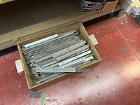 Partij diverse bevestigingsmaterialen en bouwtoebehoren - afbeelding 29 van  63