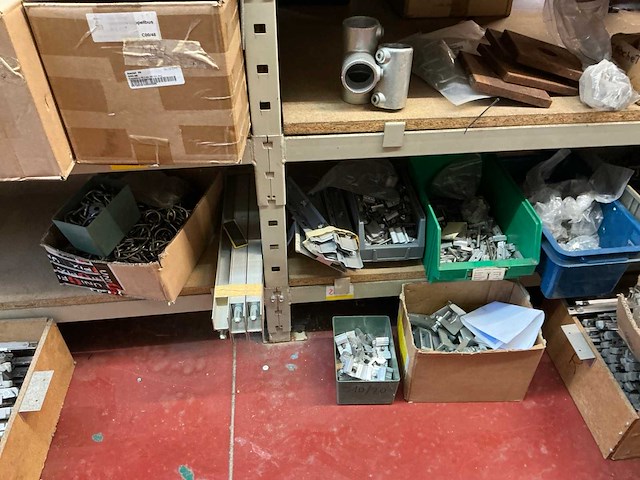 Partij diverse bevestigingsmaterialen en bouwtoebehoren - afbeelding 30 van  63