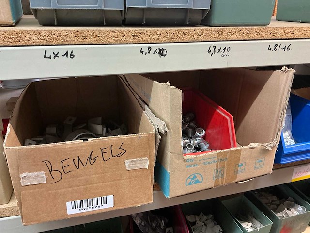 Partij diverse bevestigingsmaterialen en bouwtoebehoren - afbeelding 32 van  63
