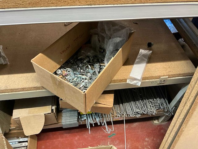 Partij diverse bevestigingsmaterialen en bouwtoebehoren - afbeelding 33 van  63