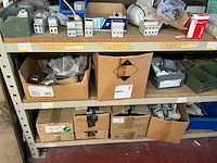 Partij diverse bevestigingsmaterialen en bouwtoebehoren - afbeelding 56 van  63