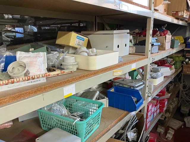 Partij diverse bevestigingsmaterialen en bouwtoebehoren - afbeelding 62 van  63