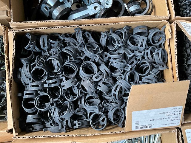 Partij diverse bevestigingsmaterialen en ijzerwaren - afbeelding 2 van  17