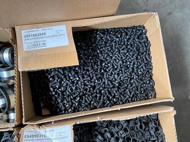 Partij diverse bevestigingsmaterialen en ijzerwaren - afbeelding 4 van  17
