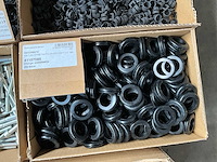 Partij diverse bevestigingsmaterialen en ijzerwaren - afbeelding 6 van  17