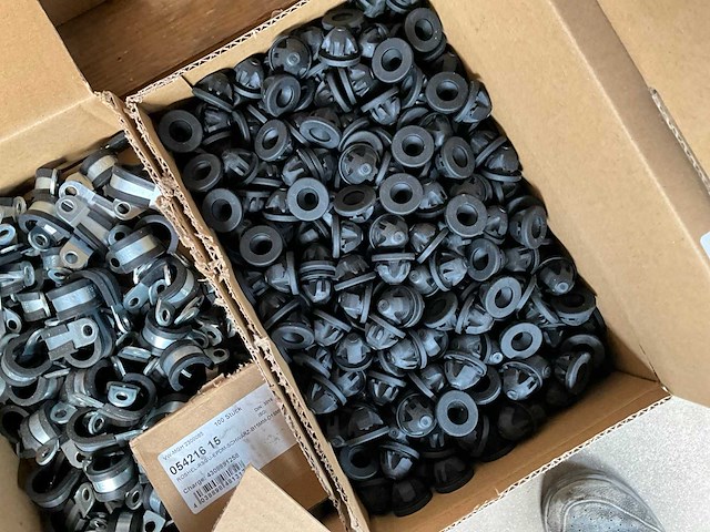 Partij diverse bevestigingsmaterialen en ijzerwaren - afbeelding 11 van  17
