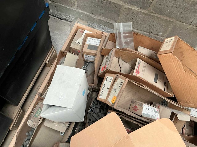 Partij diverse bevestigingsmaterialen - afbeelding 9 van  13