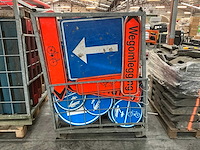 Partij diverse bewegwijzering - afbeelding 1 van  3