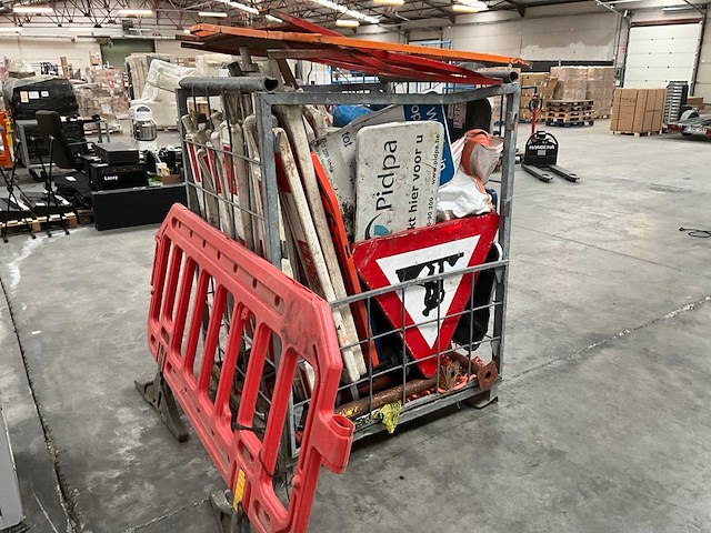 Partij diverse bewegwijzering - afbeelding 1 van  11