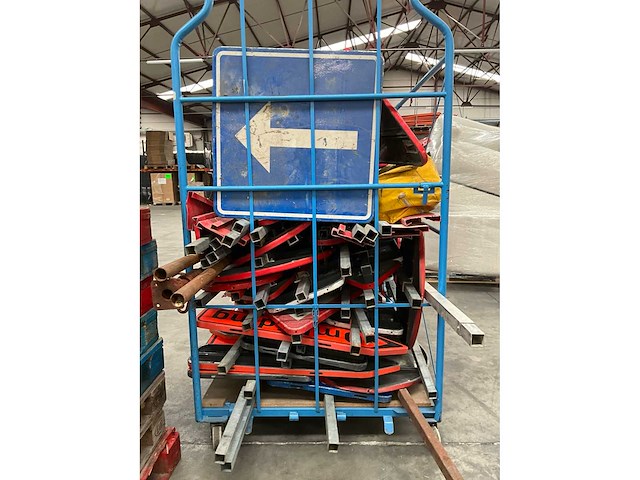 Partij diverse bewegwijzering - afbeelding 1 van  3