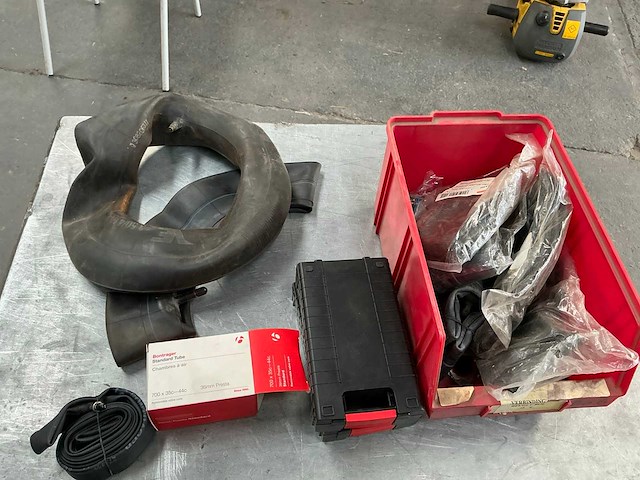 Partij diverse binnenbanden - afbeelding 1 van  7