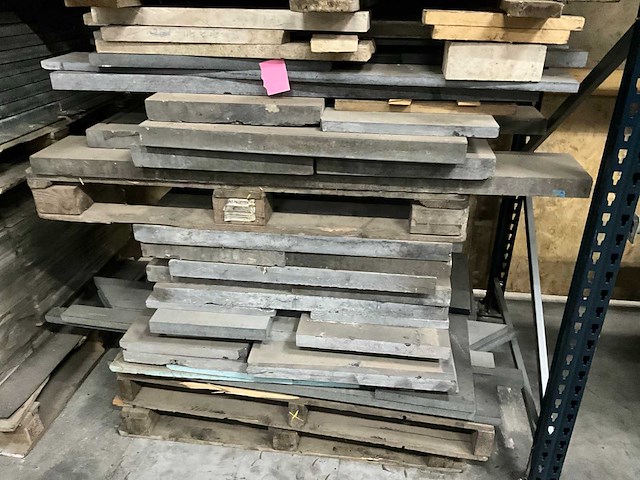 Partij diverse blauwsteen/natuursteen - afbeelding 1 van  16