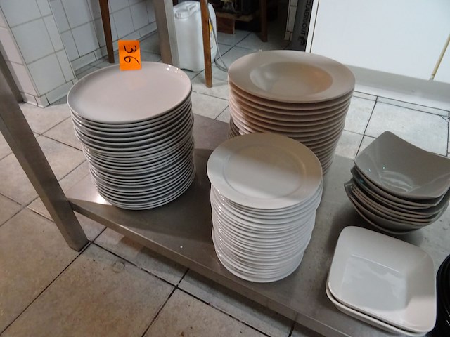 Partij diverse borden + inhoud kast - afbeelding 7 van  12