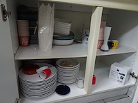 Partij diverse borden + inhoud kast - afbeelding 9 van  12