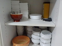 Partij diverse borden + inhoud kast - afbeelding 10 van  12