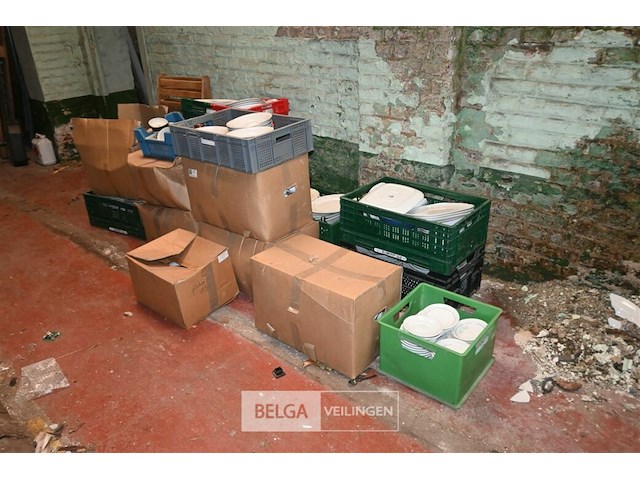 Partij diverse borden - afbeelding 1 van  9