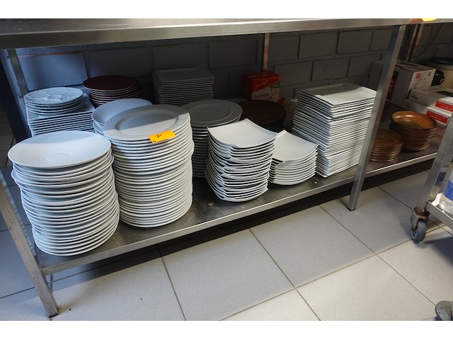 Partij diverse borden - afbeelding 1 van  13