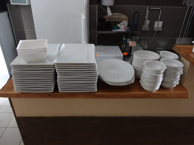 Partij diverse borden - afbeelding 1 van  6