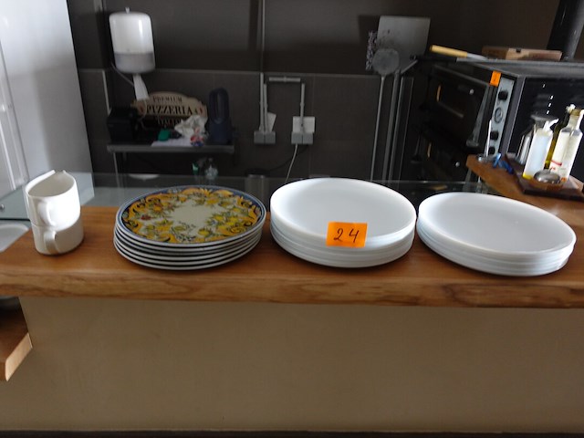 Partij diverse borden - afbeelding 2 van  6