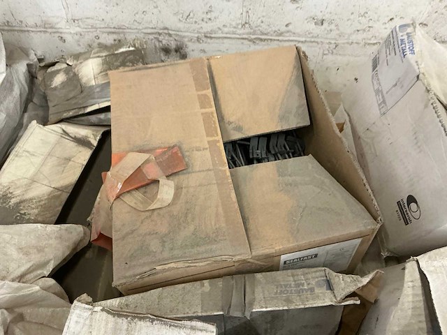 Partij diverse bouw- en bevestigingsmateriaal - afbeelding 15 van  21